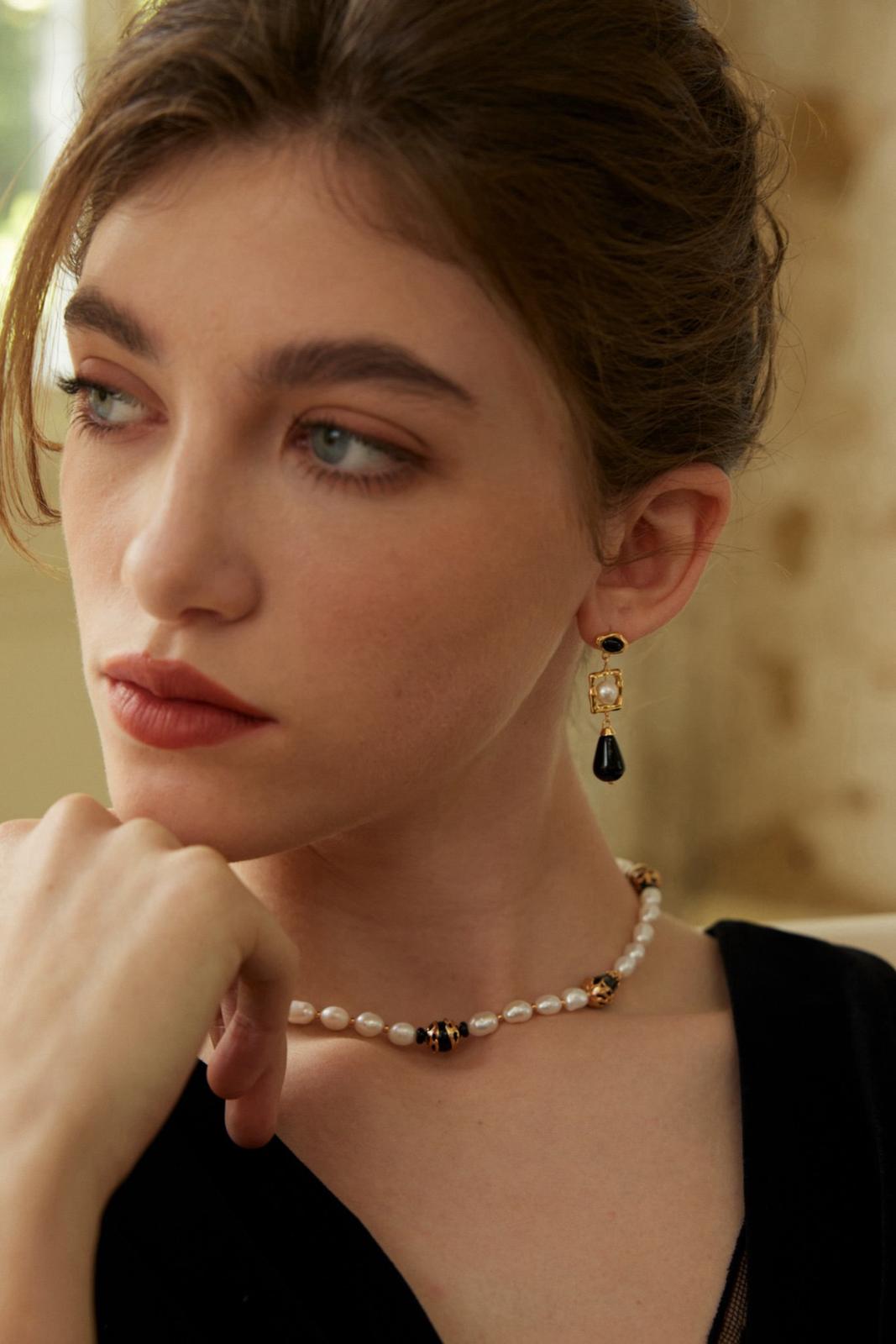 Midnight Muse|S925 Pearl & Black Onyx Drop Earrings