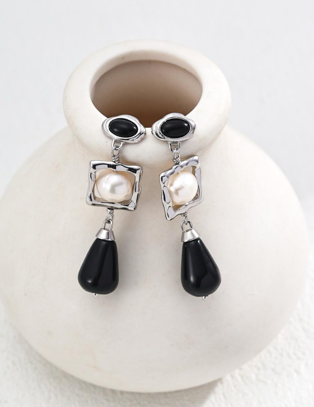 Midnight Muse|S925 Pearl & Black Onyx Drop Earrings