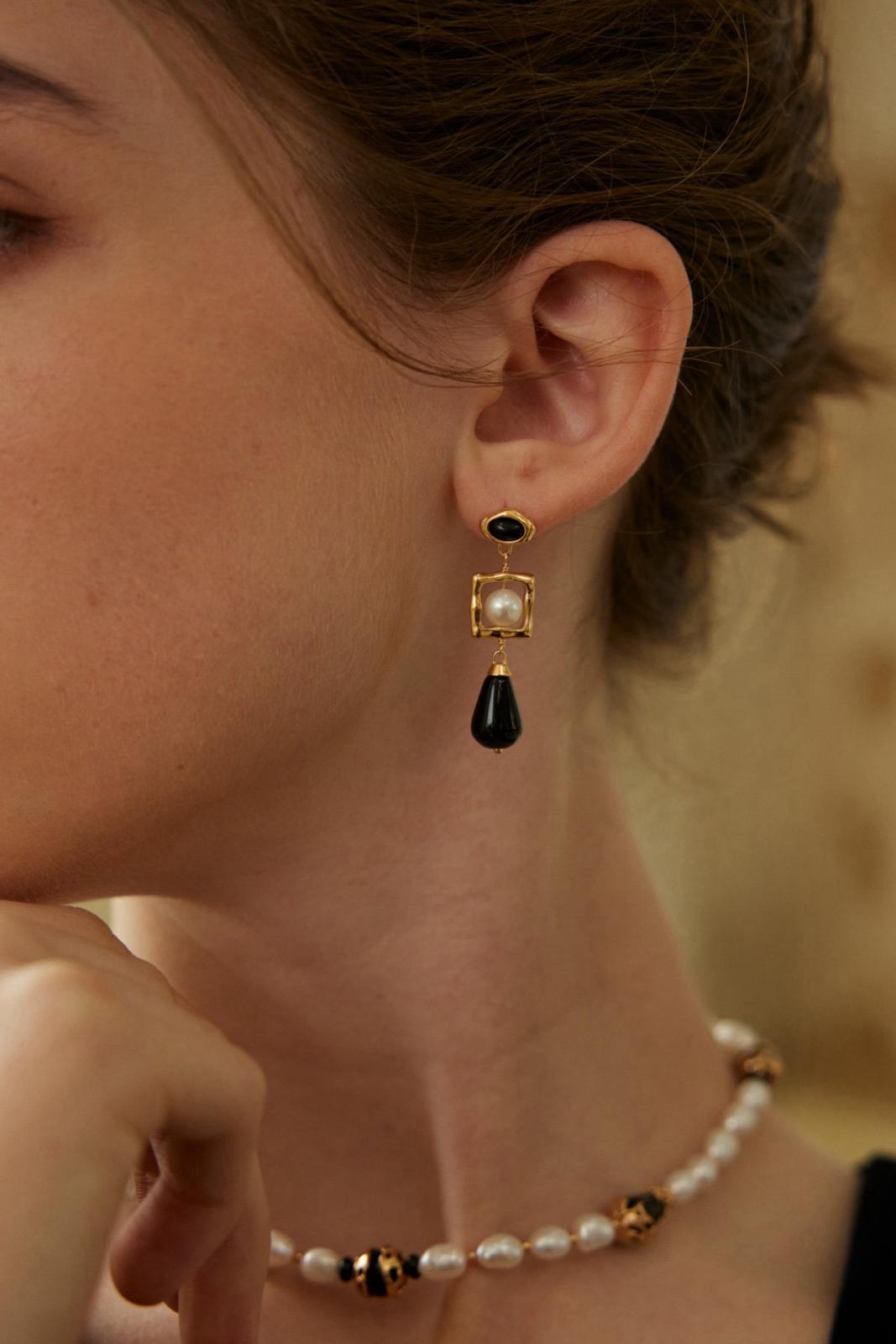 Midnight Muse|S925 Pearl & Black Onyx Drop Earrings