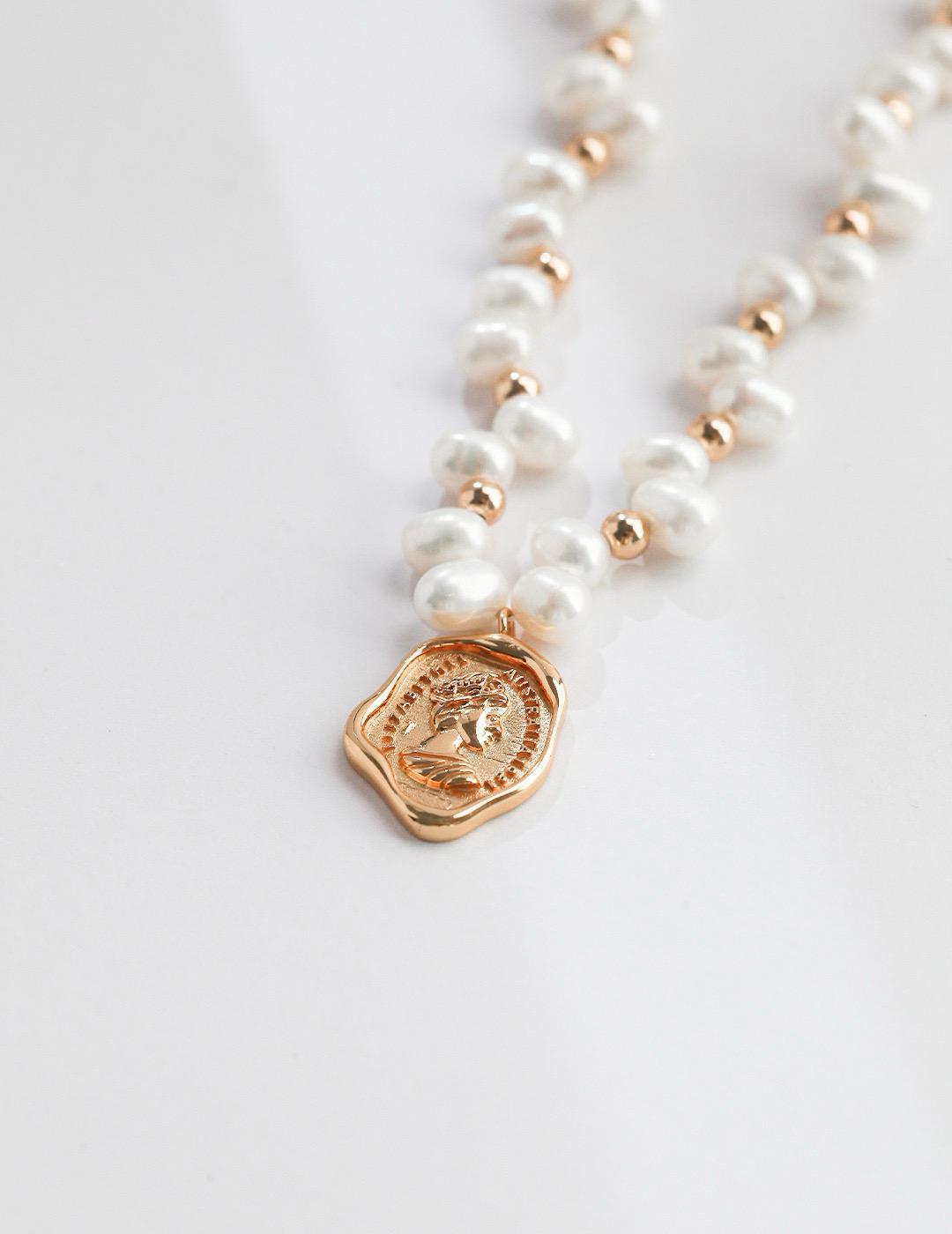 Crown Muse|S925 Natural Pearl Medallion Necklace
