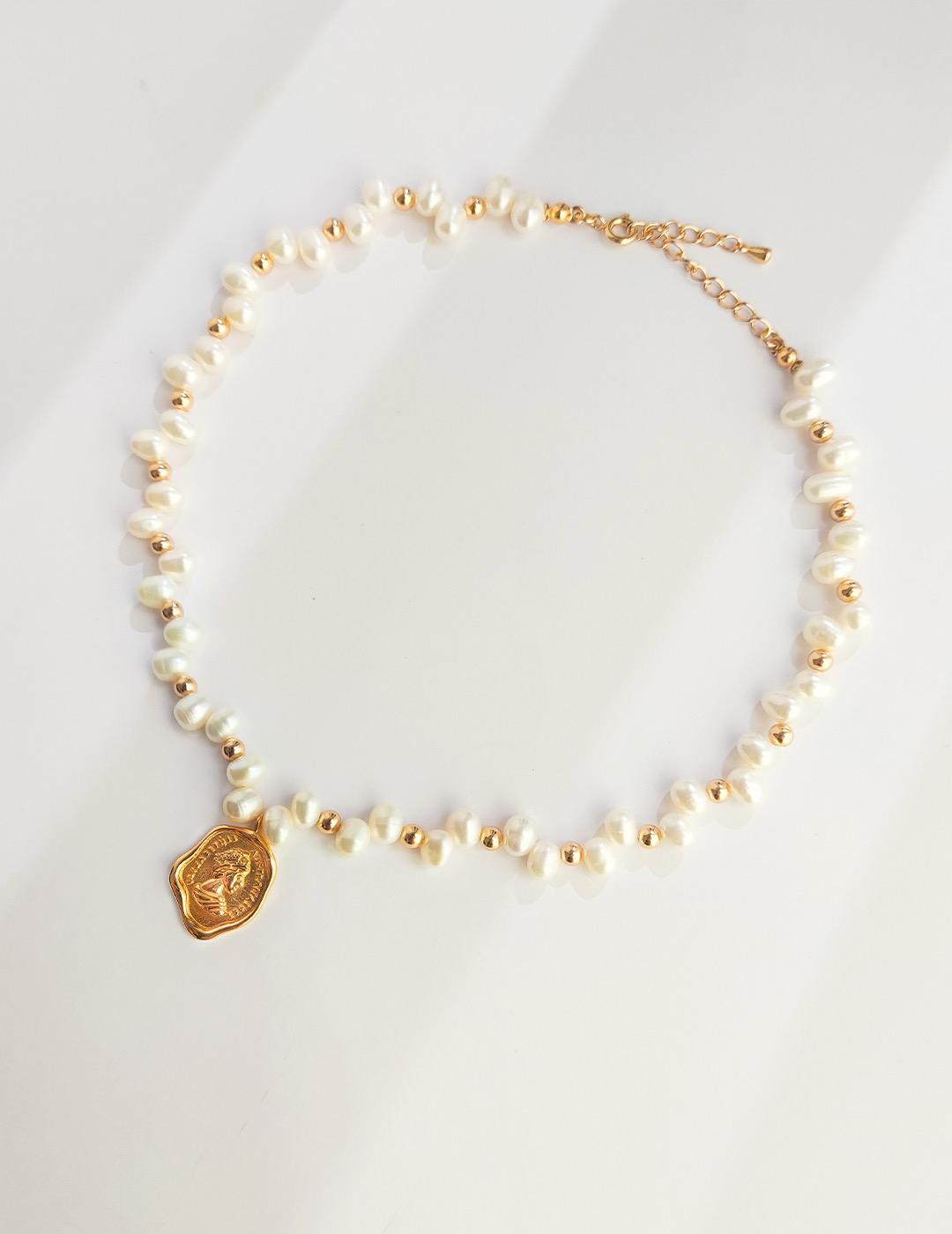 Crown Muse|S925 Natural Pearl Medallion Necklace