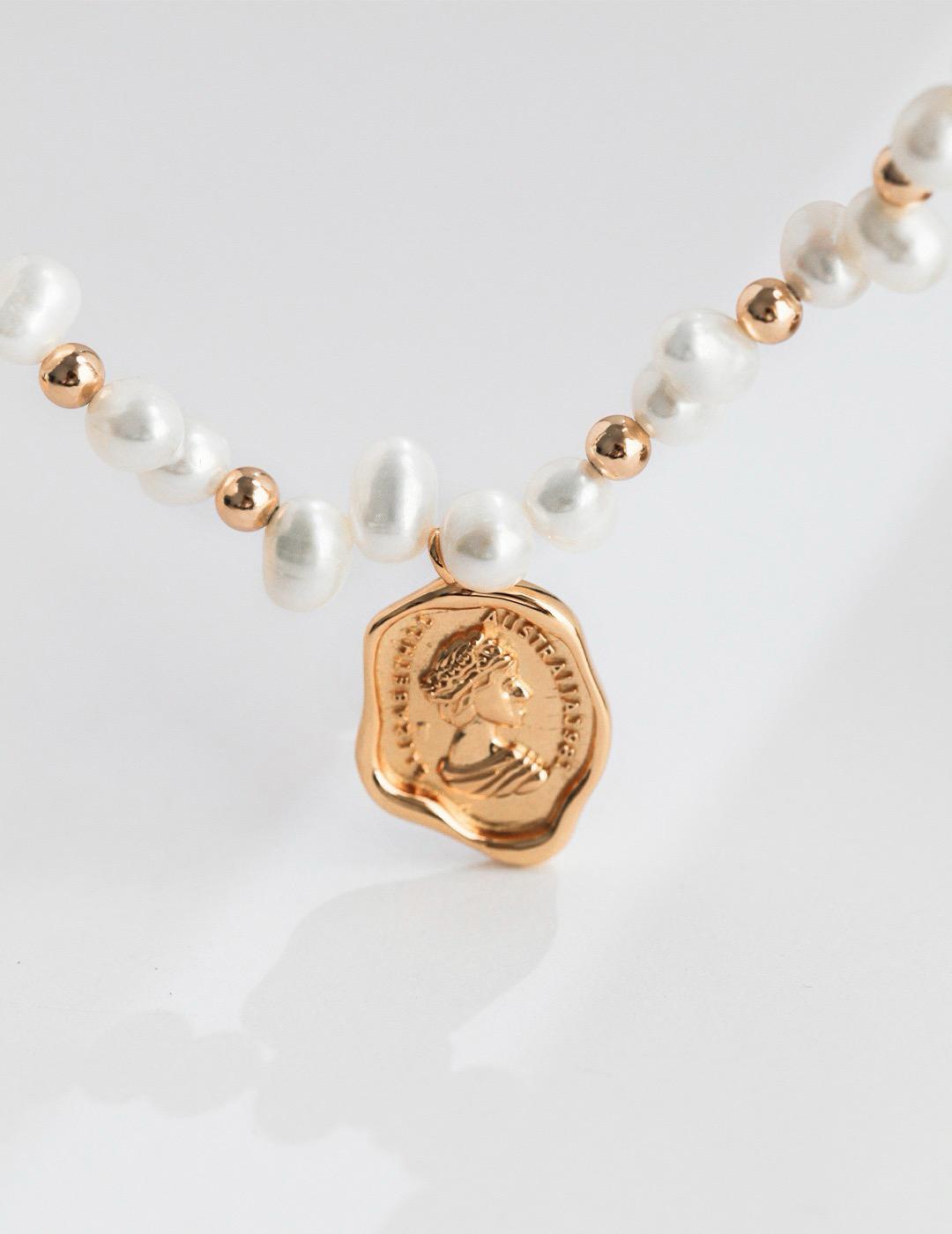 Crown Muse|S925 Natural Pearl Medallion Necklace